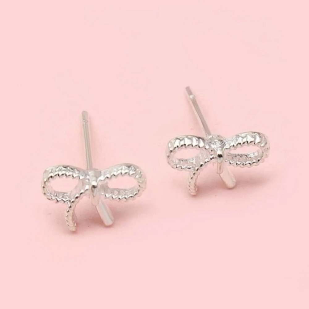ADORABLE BOW STUDS!
